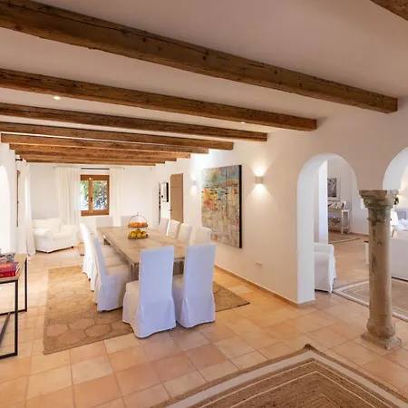 Casa Felles - *