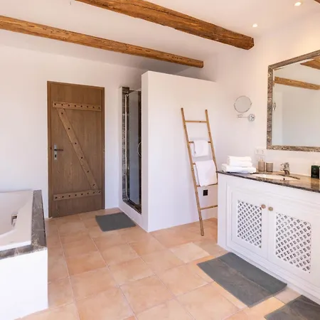 Casa Felles - *