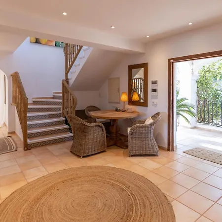 Casa Felles - *