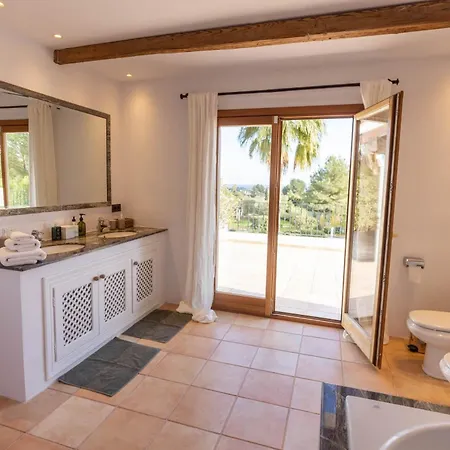Casa Felles - *