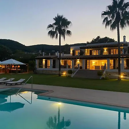 Casa Felles - *